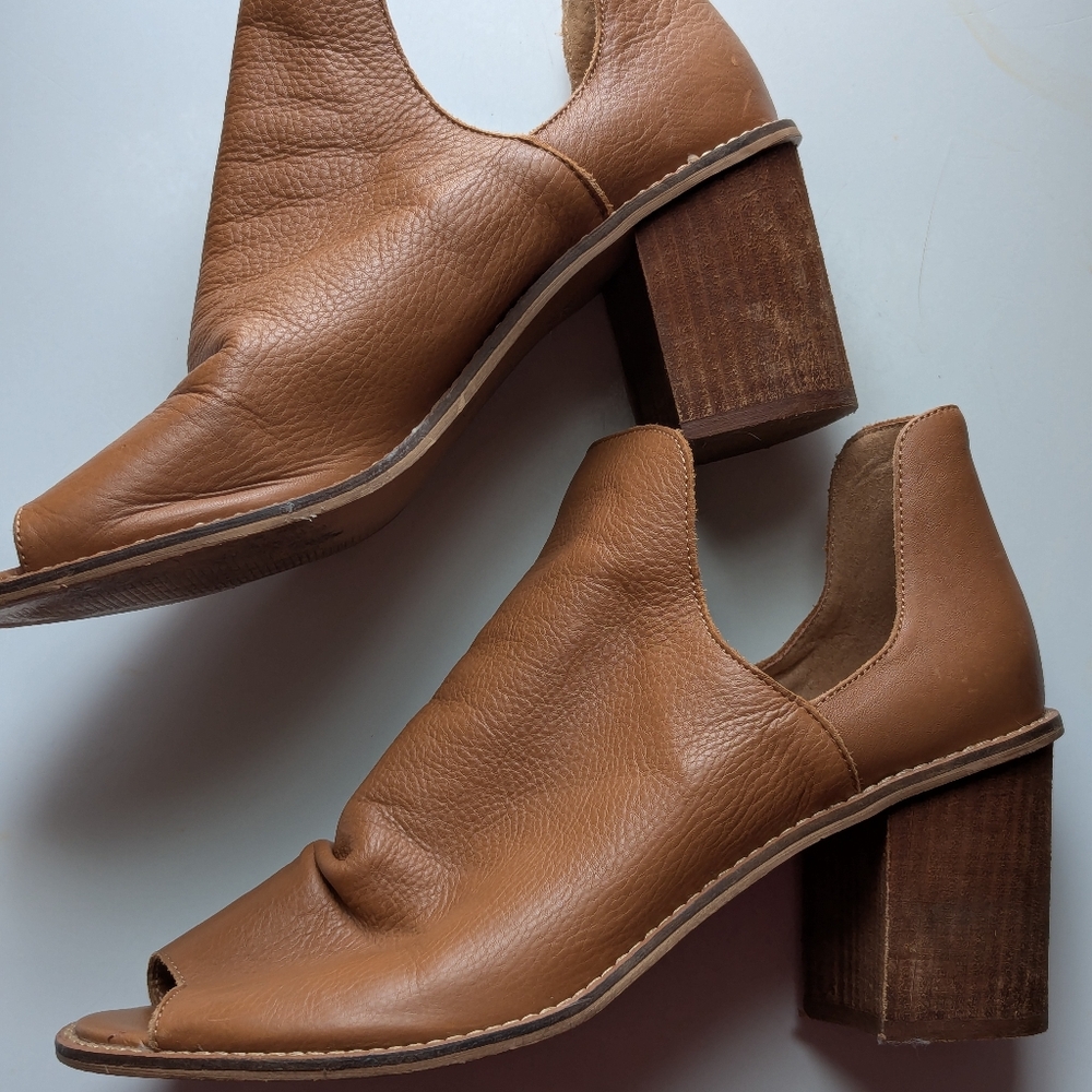 CL by Chinese Laundry Tan Loafers